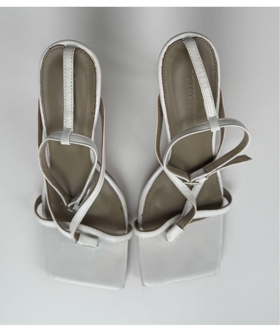 BOTTEGA VENETA Белые кожаные босоножки, фото 3