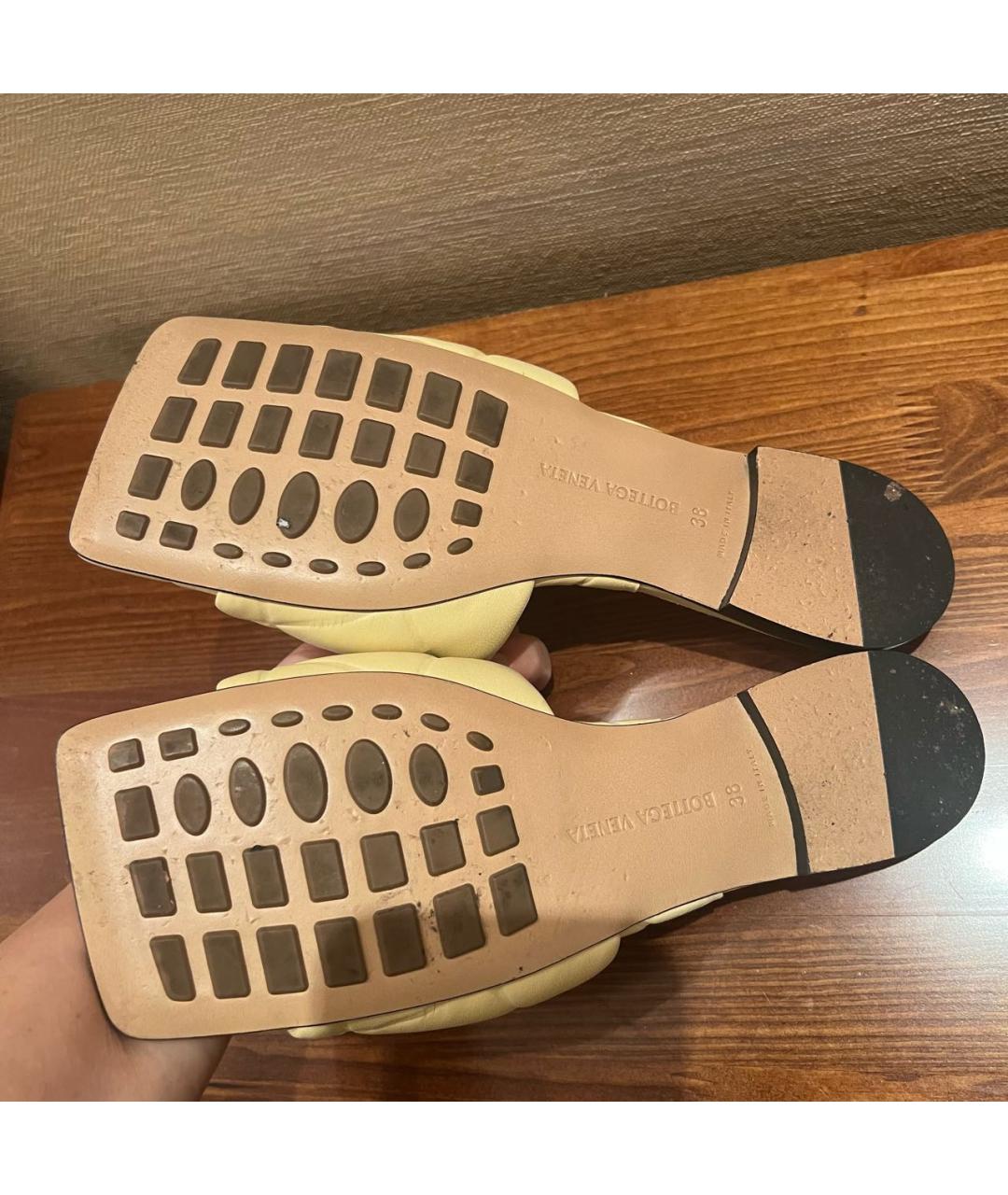 BOTTEGA VENETA Желтые кожаные шлепанцы, фото 7