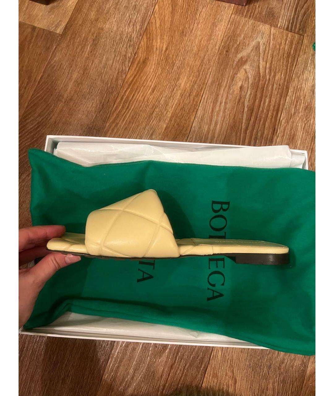 BOTTEGA VENETA Желтые кожаные шлепанцы, фото 9