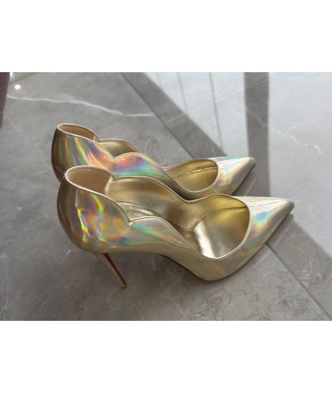 CHRISTIAN LOUBOUTIN Золотые туфли из лакированной кожи, фото 7