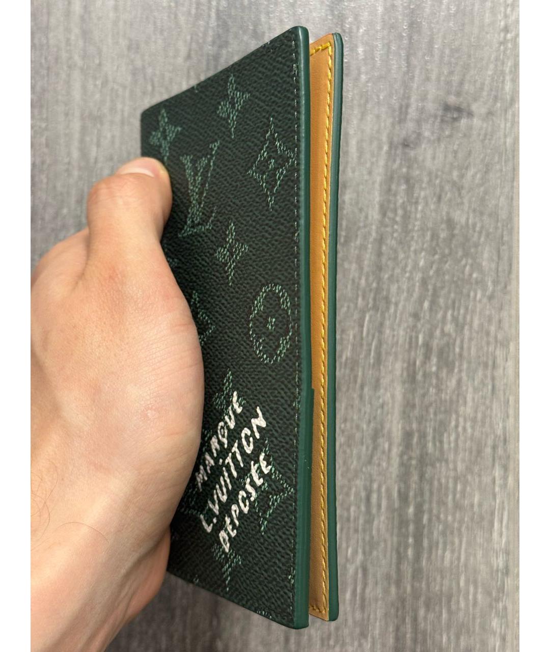 LOUIS VUITTON Зеленый кошелек, фото 6