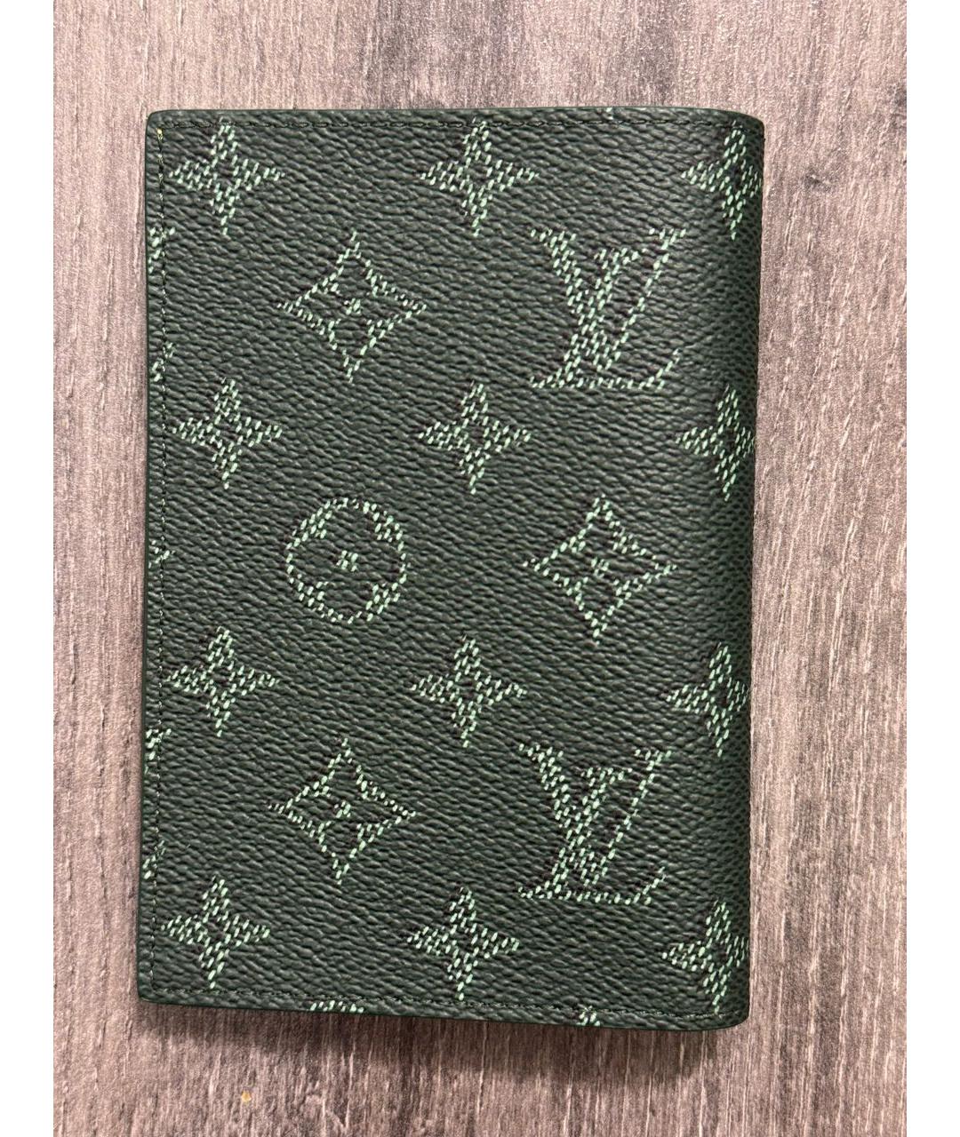 LOUIS VUITTON Зеленый кошелек, фото 2