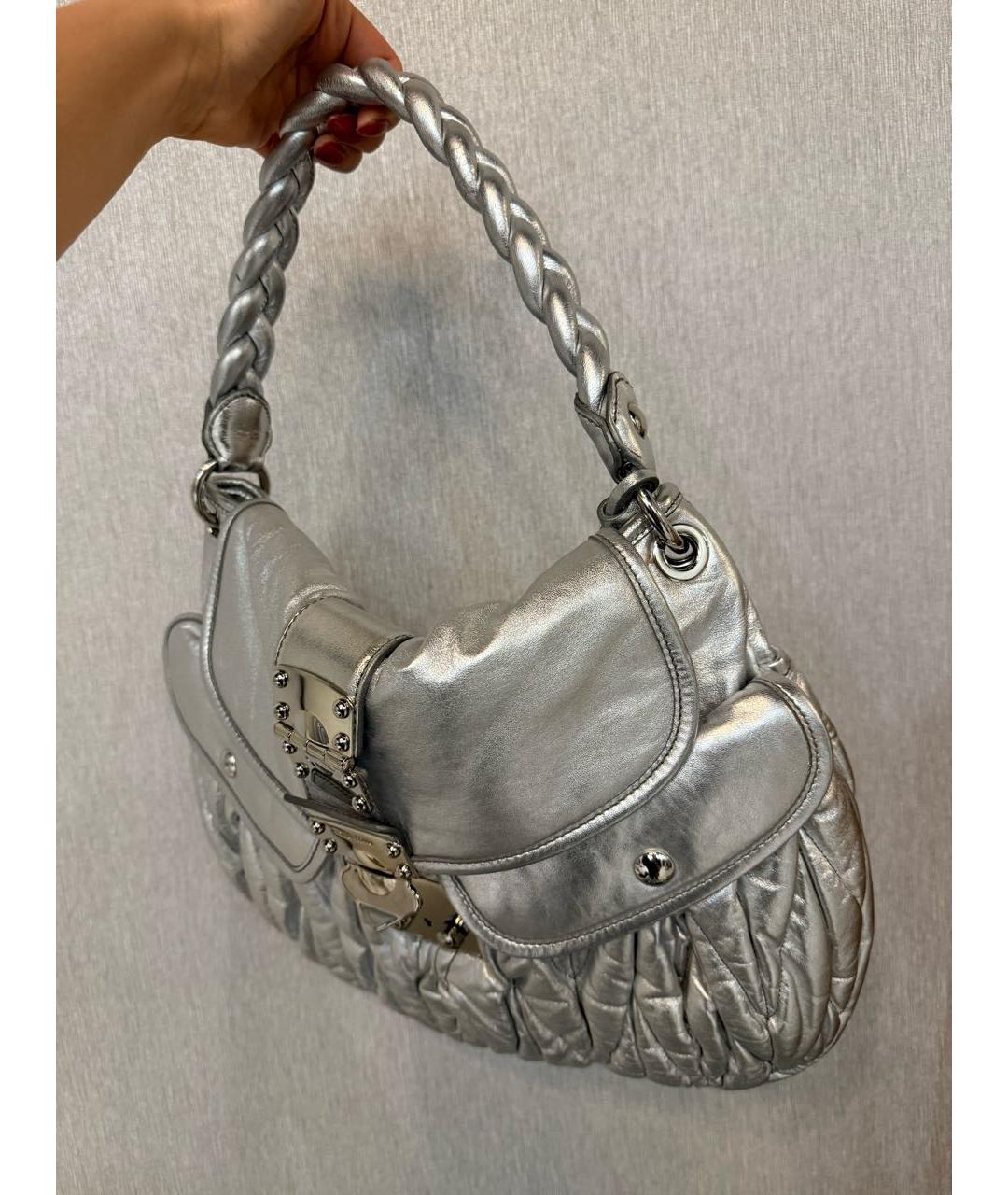 MIU MIU Серебряная кожаная сумка через плечо, фото 2