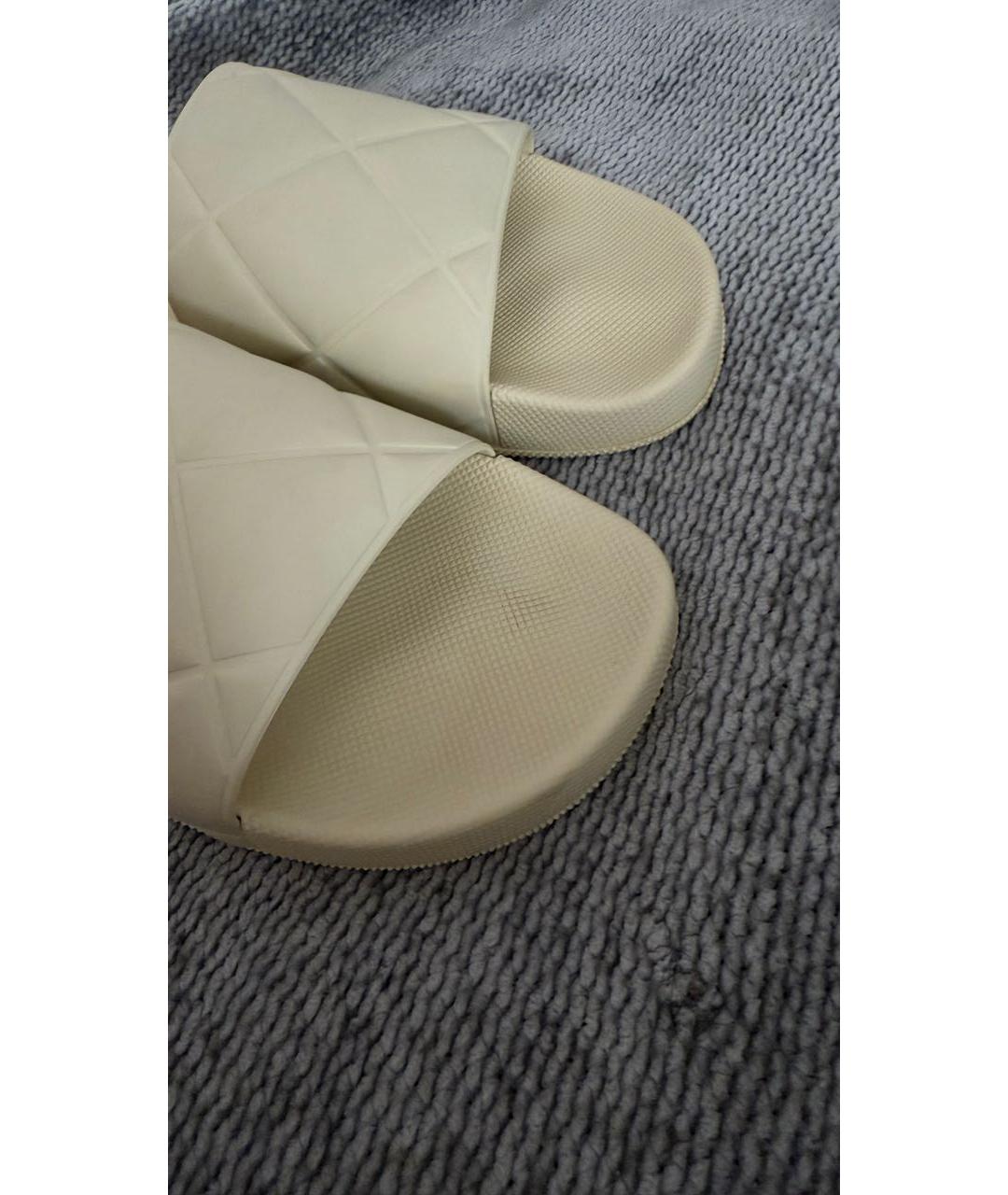 BOTTEGA VENETA Бежевые резиновые шлепанцы, фото 3