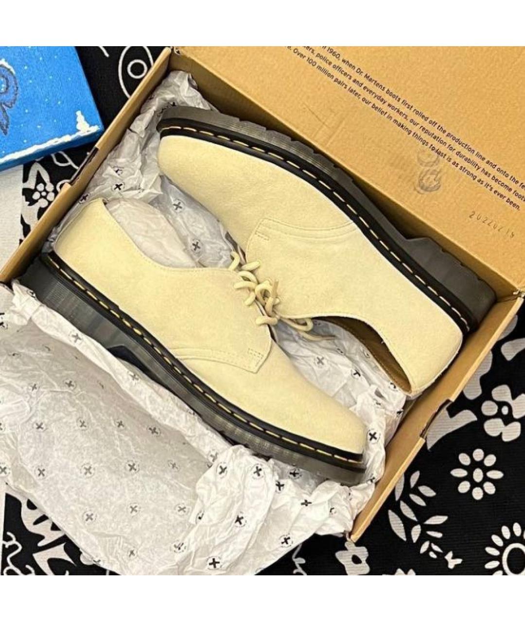 DR. MARTENS Бежевые замшевые низкие ботинки, фото 3