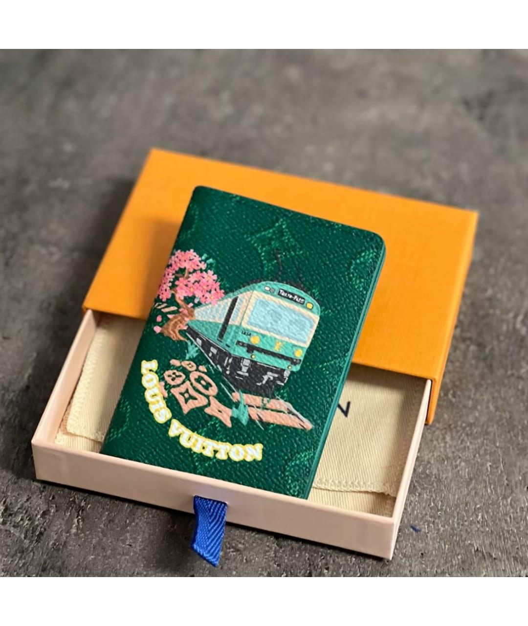 LOUIS VUITTON Зеленый кожаный кошелек, фото 2