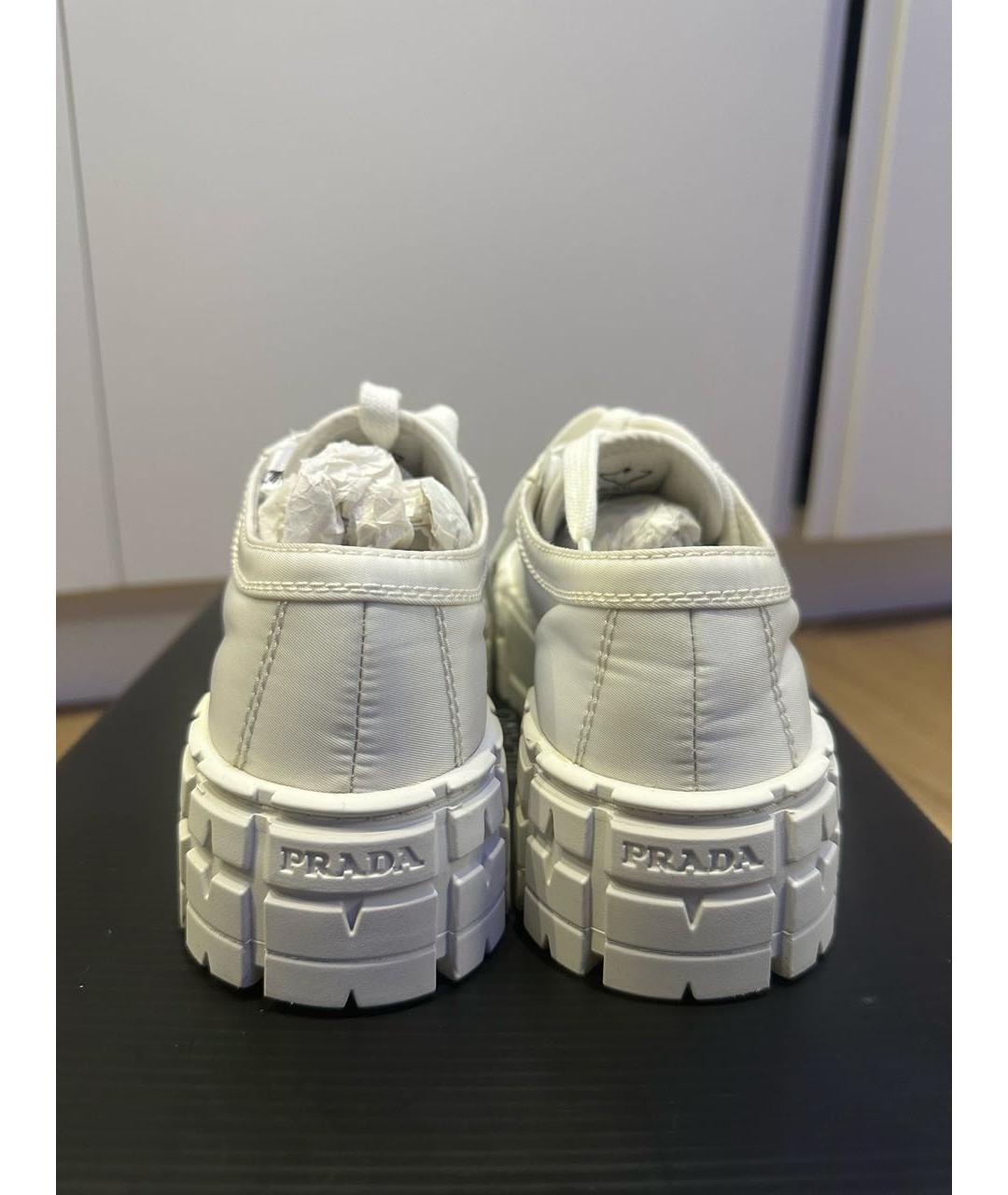 PRADA Белые текстильные кеды, фото 4