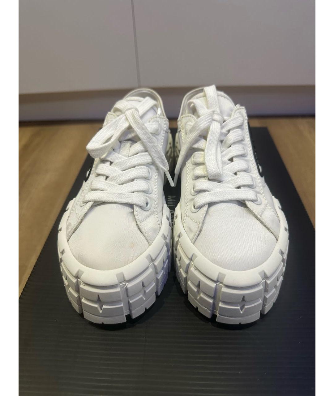 PRADA Белые текстильные кеды, фото 2