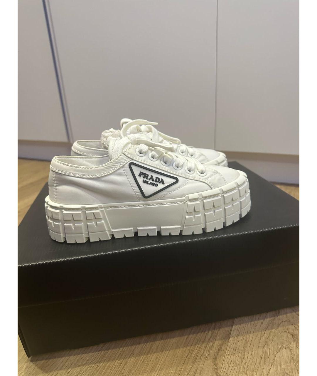 PRADA Белые текстильные кеды, фото 9
