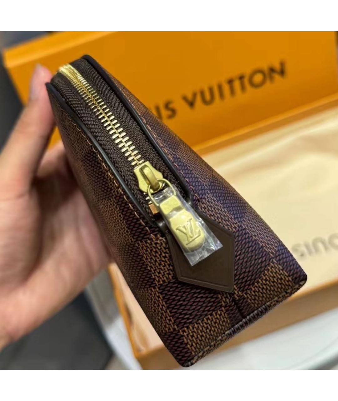 LOUIS VUITTON Коричневая косметичка, фото 3