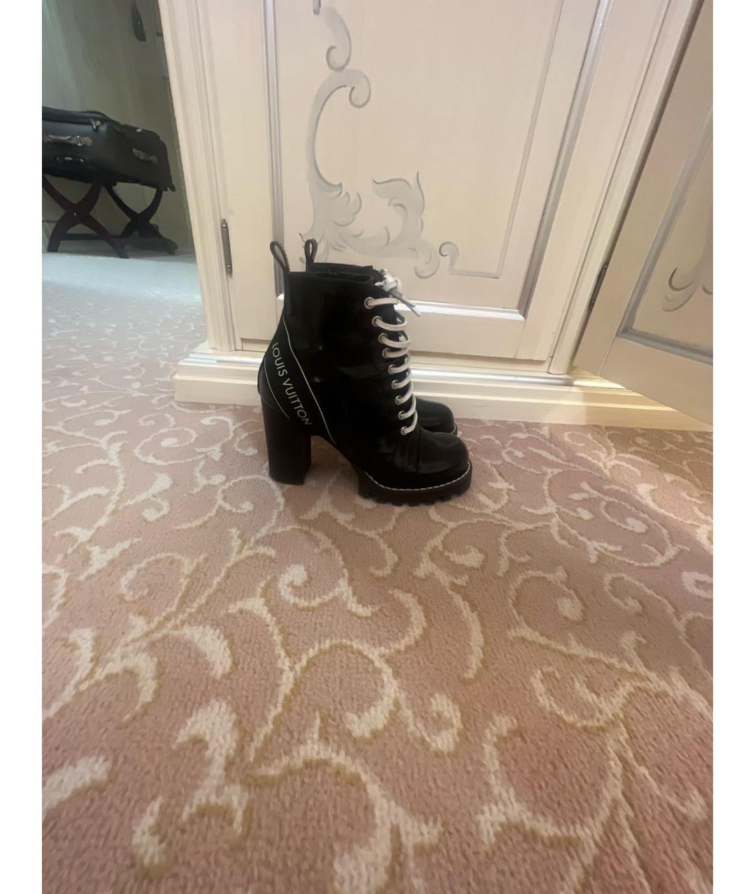 LOUIS VUITTON Черные ботильоны из лакированной кожи, фото 9