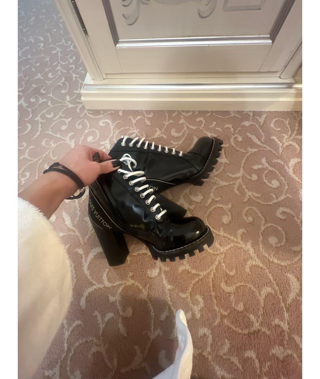 LOUIS VUITTON Черные ботильоны из лакированной кожи, фото 7