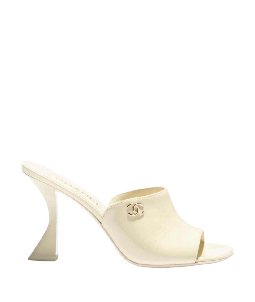 CHANEL Бежевые мюли из лакированной кожи, фото 1