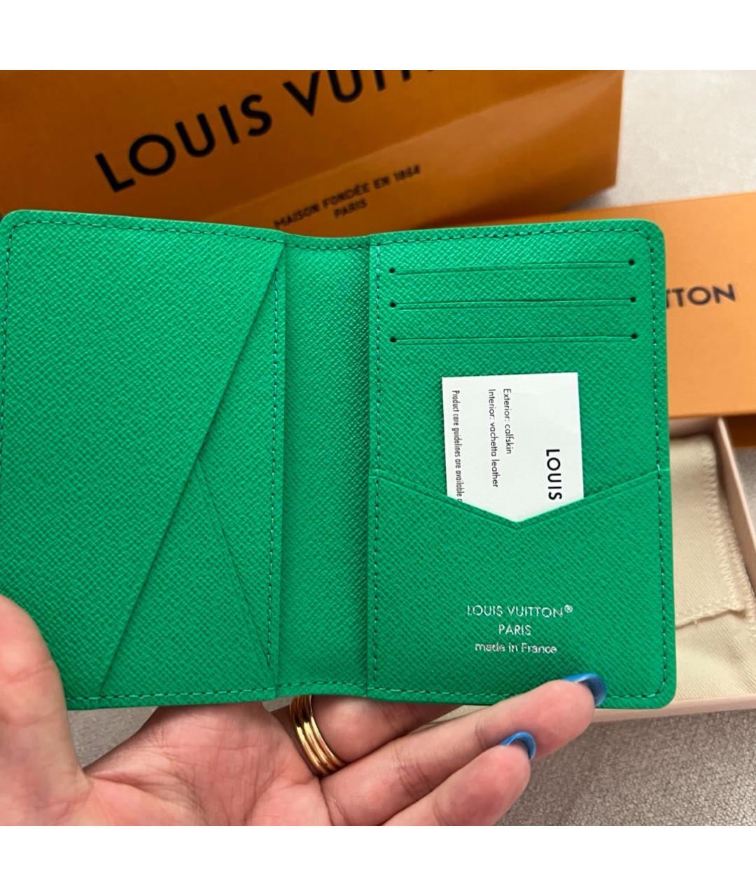 LOUIS VUITTON Зеленый кожаный кошелек, фото 3