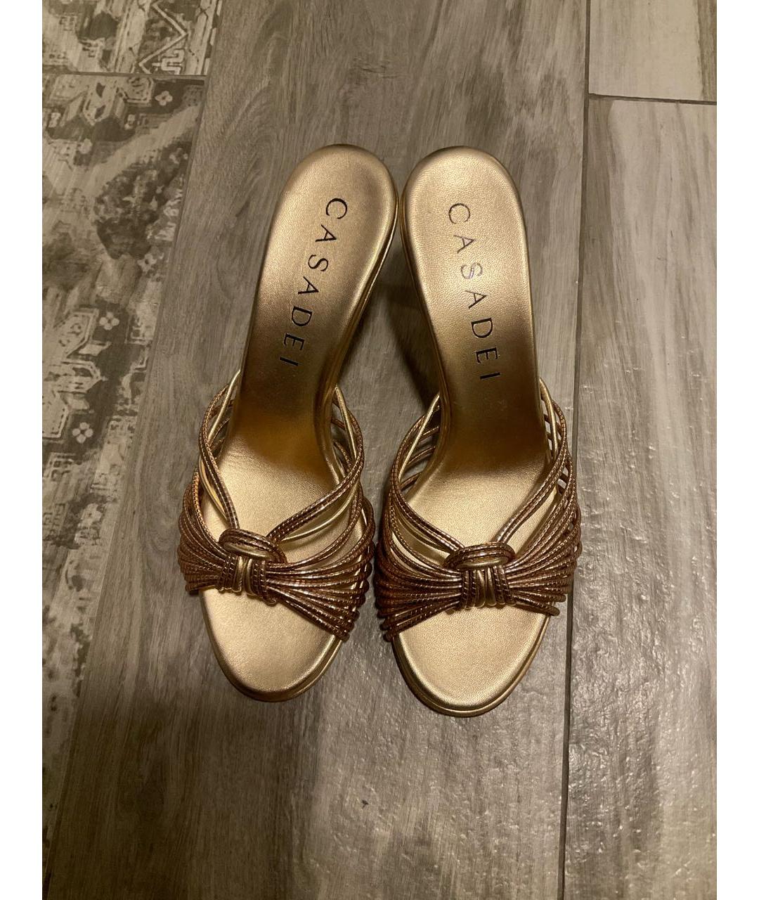 CASADEI Золотые кожаные мюли, фото 2