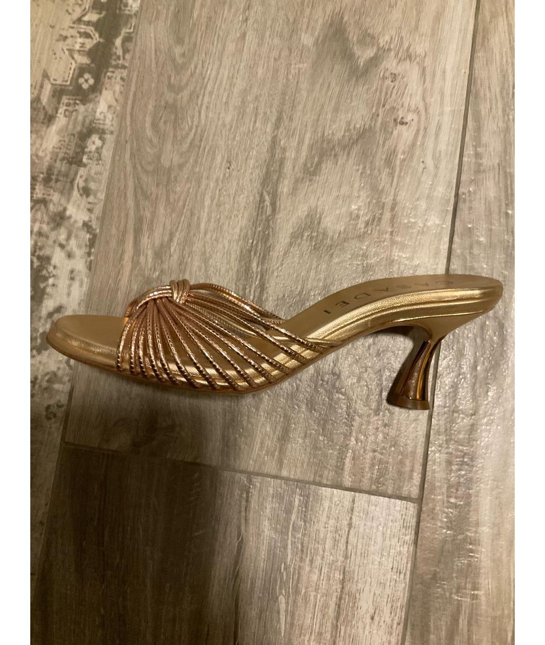 CASADEI Золотые кожаные мюли, фото 6
