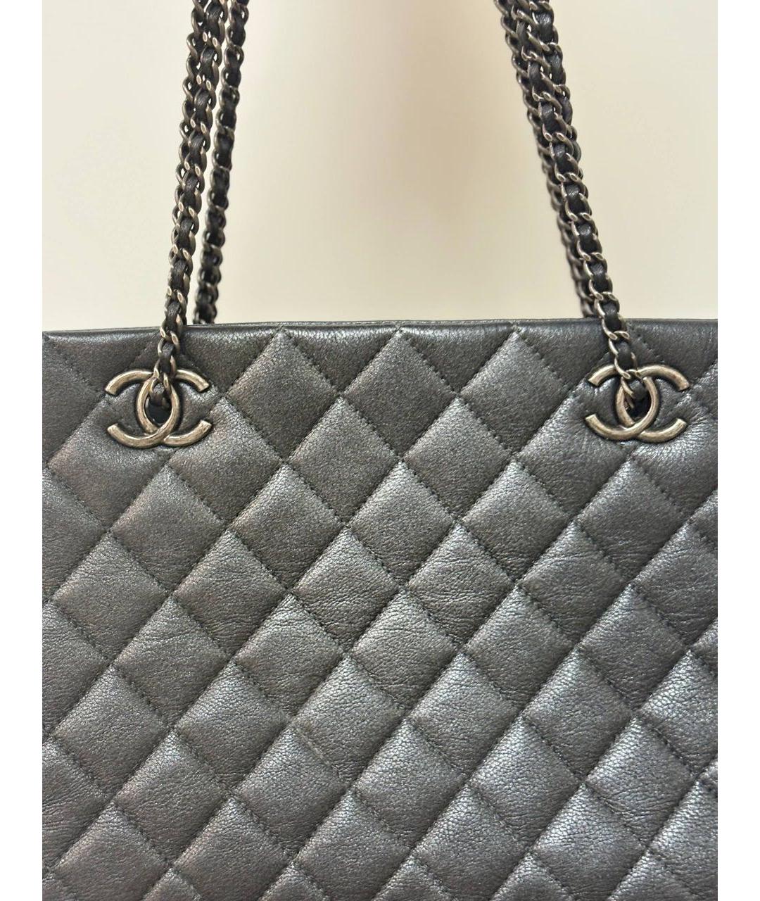 CHANEL Антрацитовая кожаная сумка с короткими ручками, фото 3