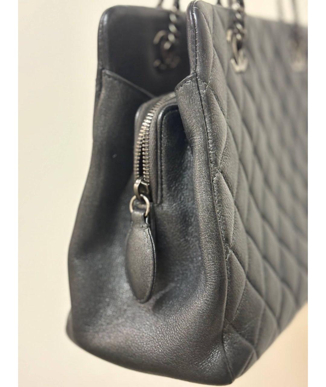 CHANEL Антрацитовая кожаная сумка с короткими ручками, фото 4