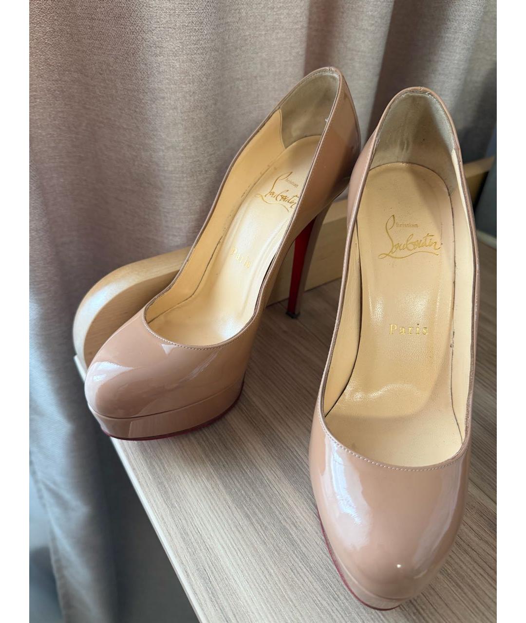 CHRISTIAN LOUBOUTIN Бежевые туфли из лакированной кожи, фото 3