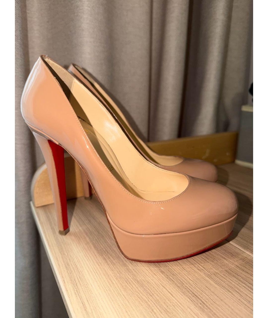 CHRISTIAN LOUBOUTIN Бежевые туфли из лакированной кожи, фото 9