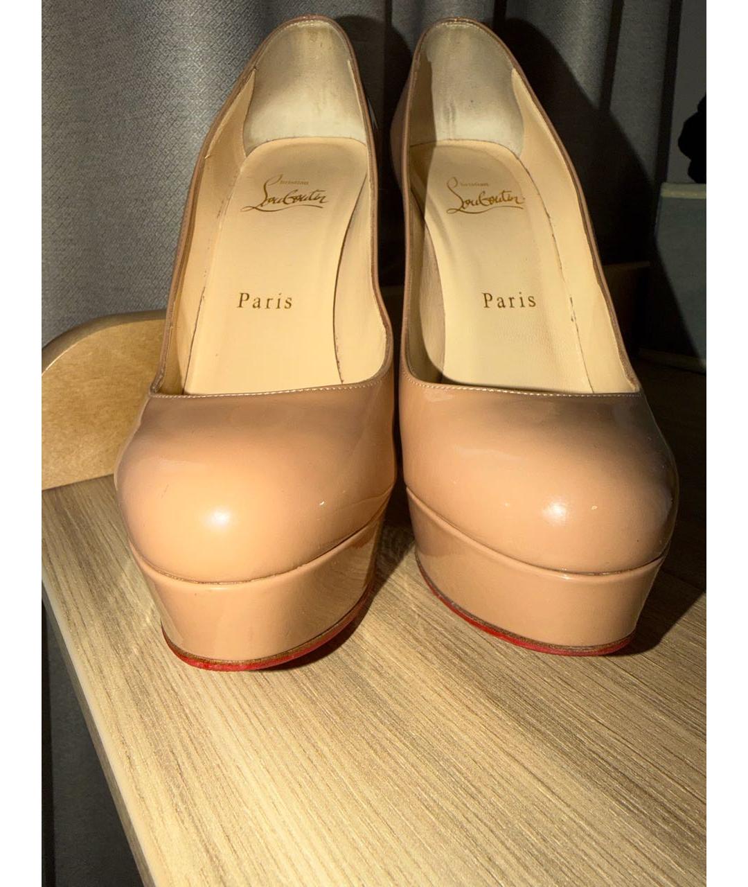 CHRISTIAN LOUBOUTIN Бежевые туфли из лакированной кожи, фото 2