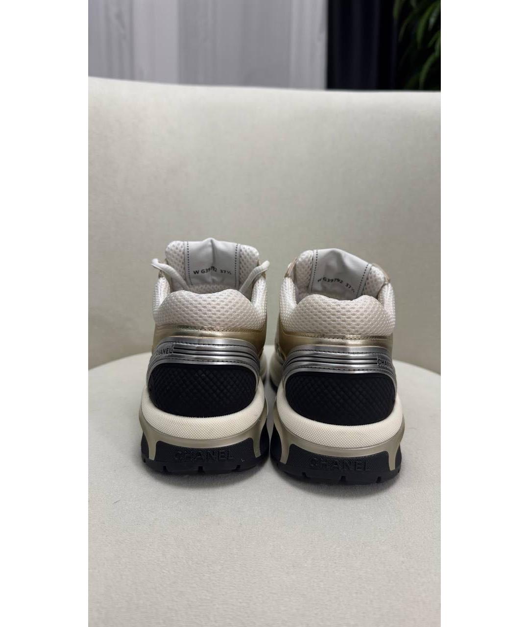 CHANEL Золотые текстильные кроссовки, фото 4
