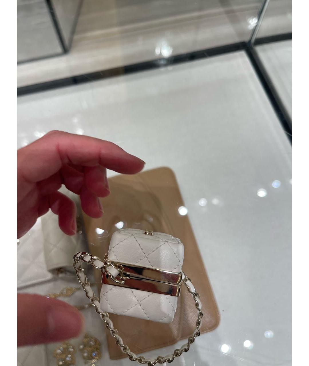 CHANEL Белый брелок, фото 6