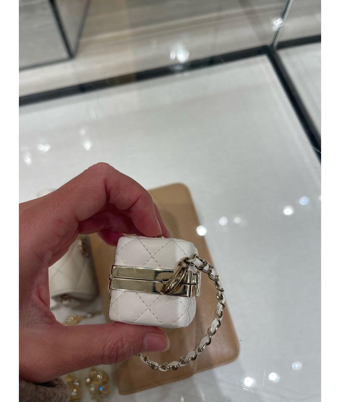 CHANEL Белый брелок, фото 5