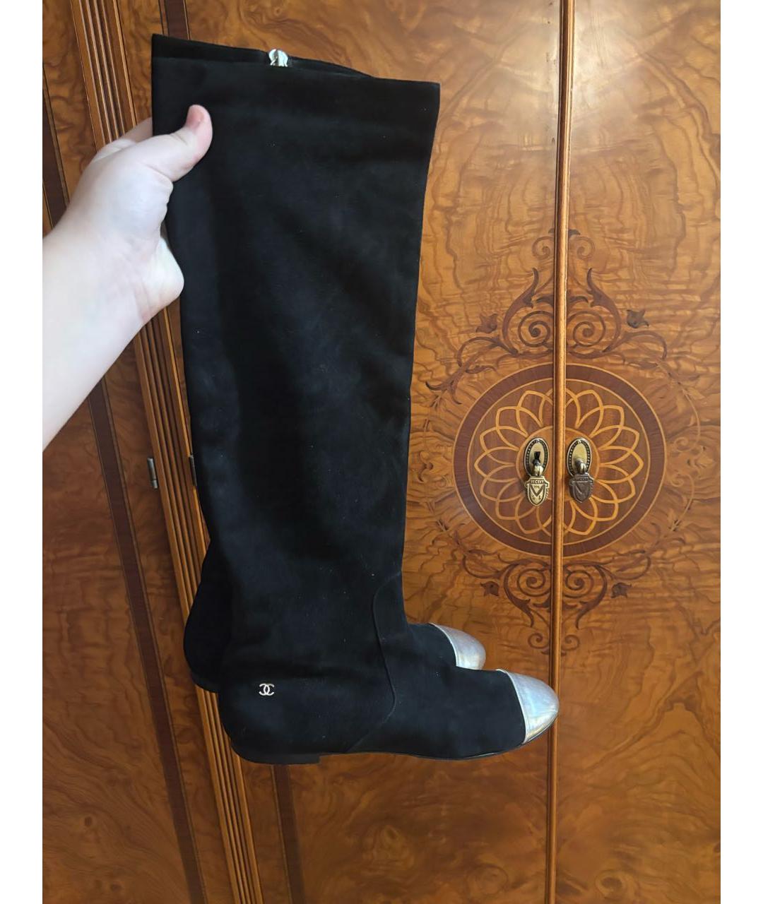CHANEL Черные замшевые сапоги, фото 4