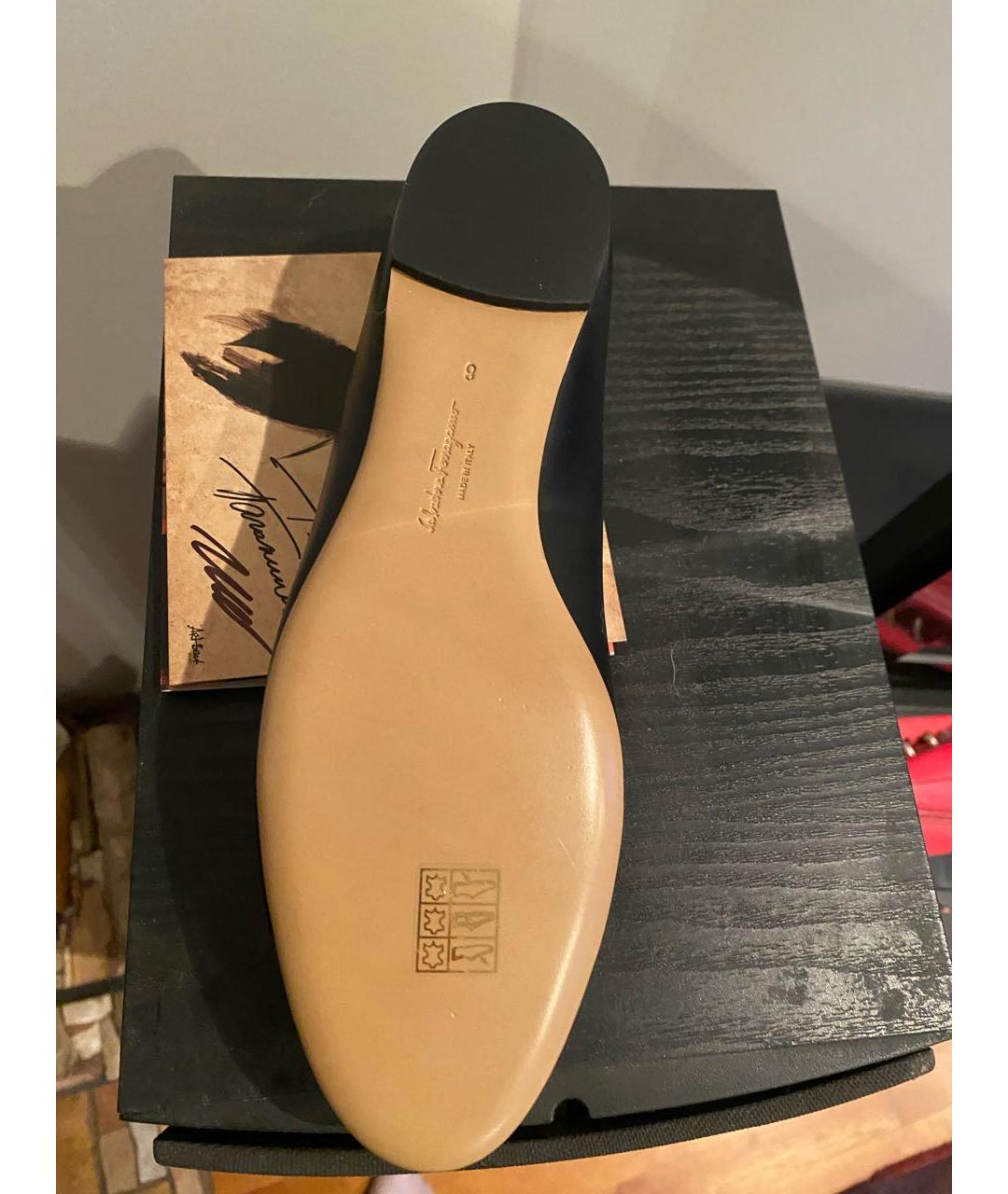 FERRAGAMO Черные кожаные балетки, фото 3