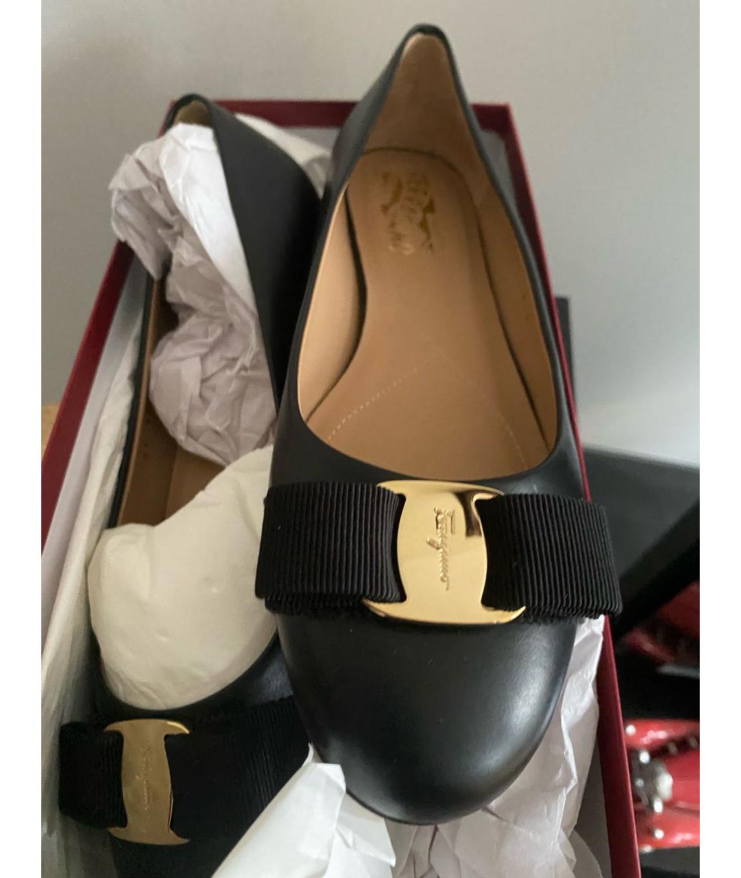 FERRAGAMO Черные кожаные балетки, фото 2