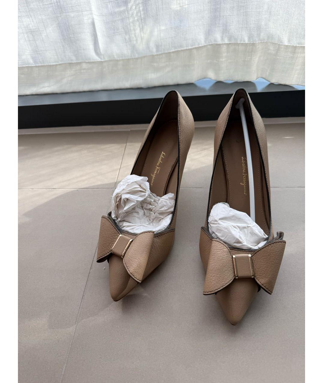 FERRAGAMO Бежевые кожаные туфли, фото 3