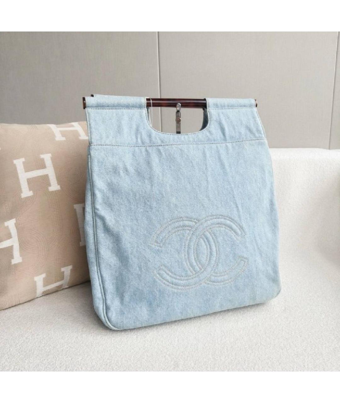 CHANEL Голубая деним сумка с короткими ручками, фото 3