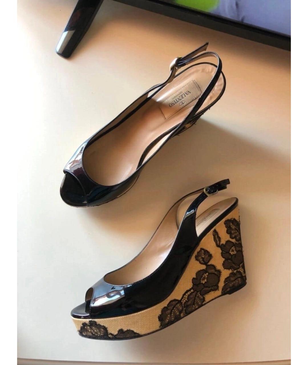 VALENTINO Черные босоножки из лакированной кожи, фото 6