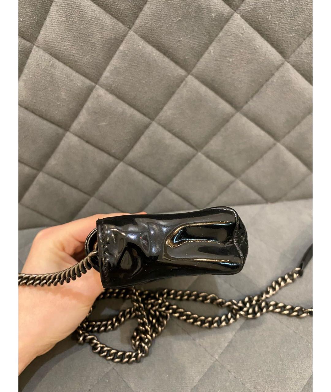 CHANEL Черная сумка через плечо из лакированной кожи, фото 3