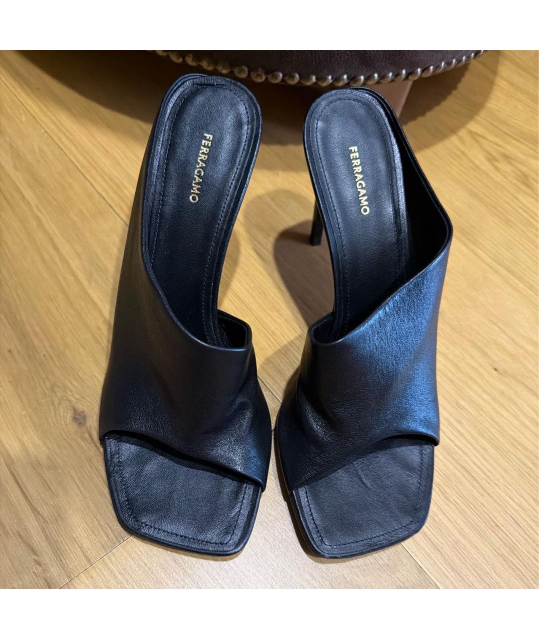 FERRAGAMO Черные кожаные мюли, фото 2