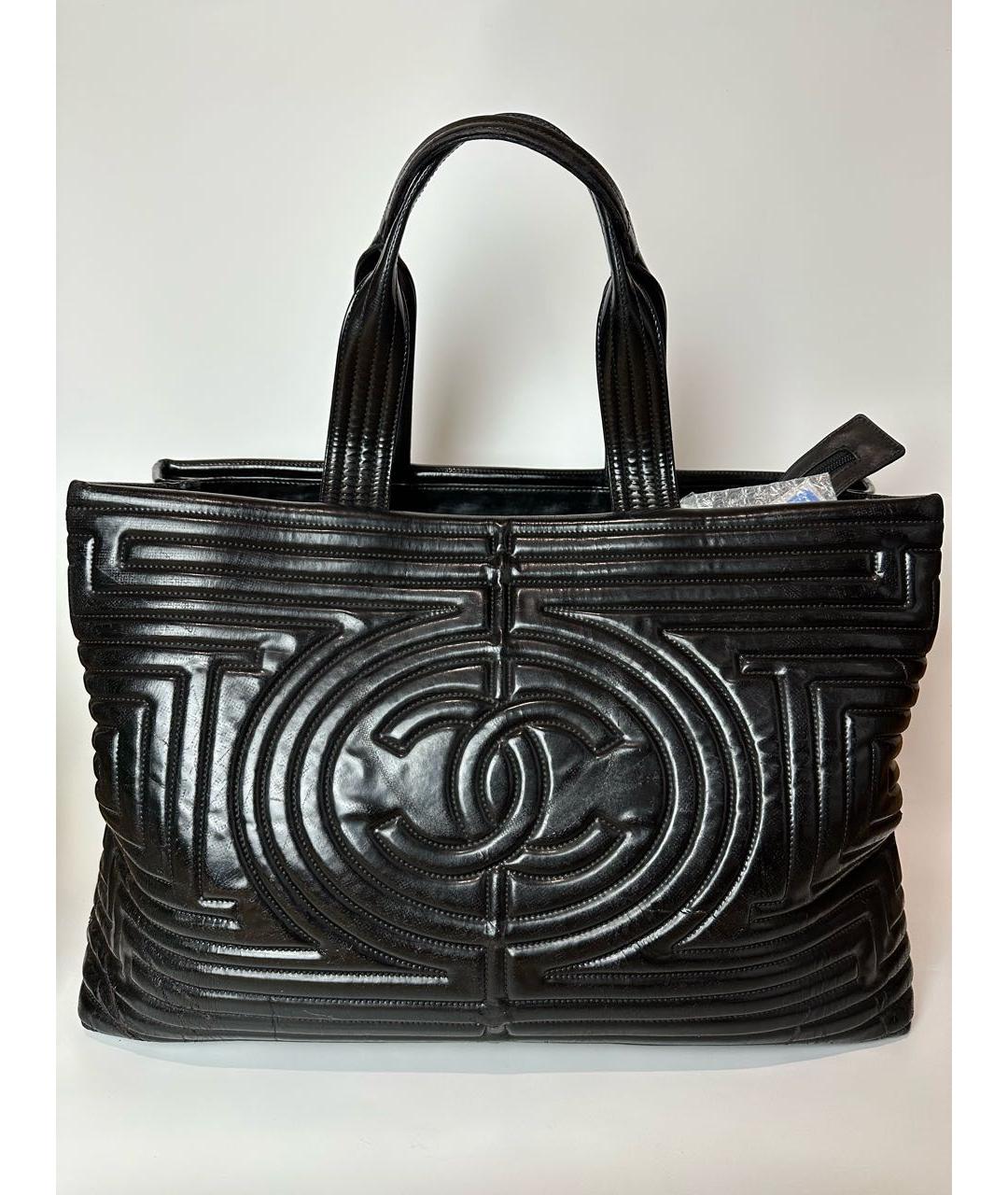 CHANEL Черная сумка тоут из лакированной кожи, фото 9