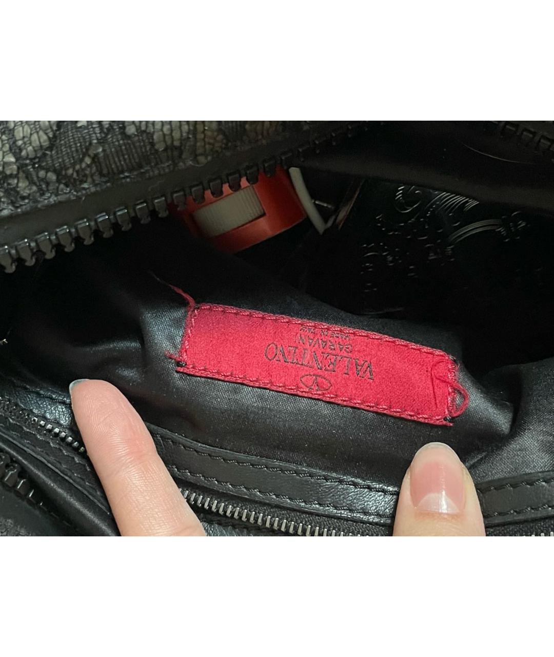 RED VALENTINO Черная кожаная сумка с короткими ручками, фото 4