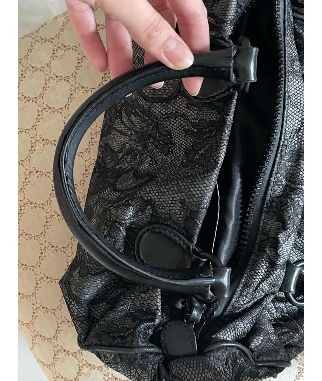 RED VALENTINO Черная кожаная сумка с короткими ручками, фото 3