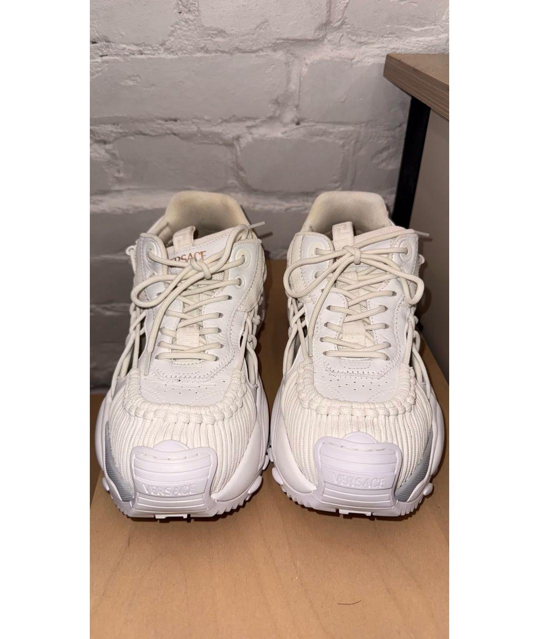 VERSACE Белые кожаные кроссовки, фото 2