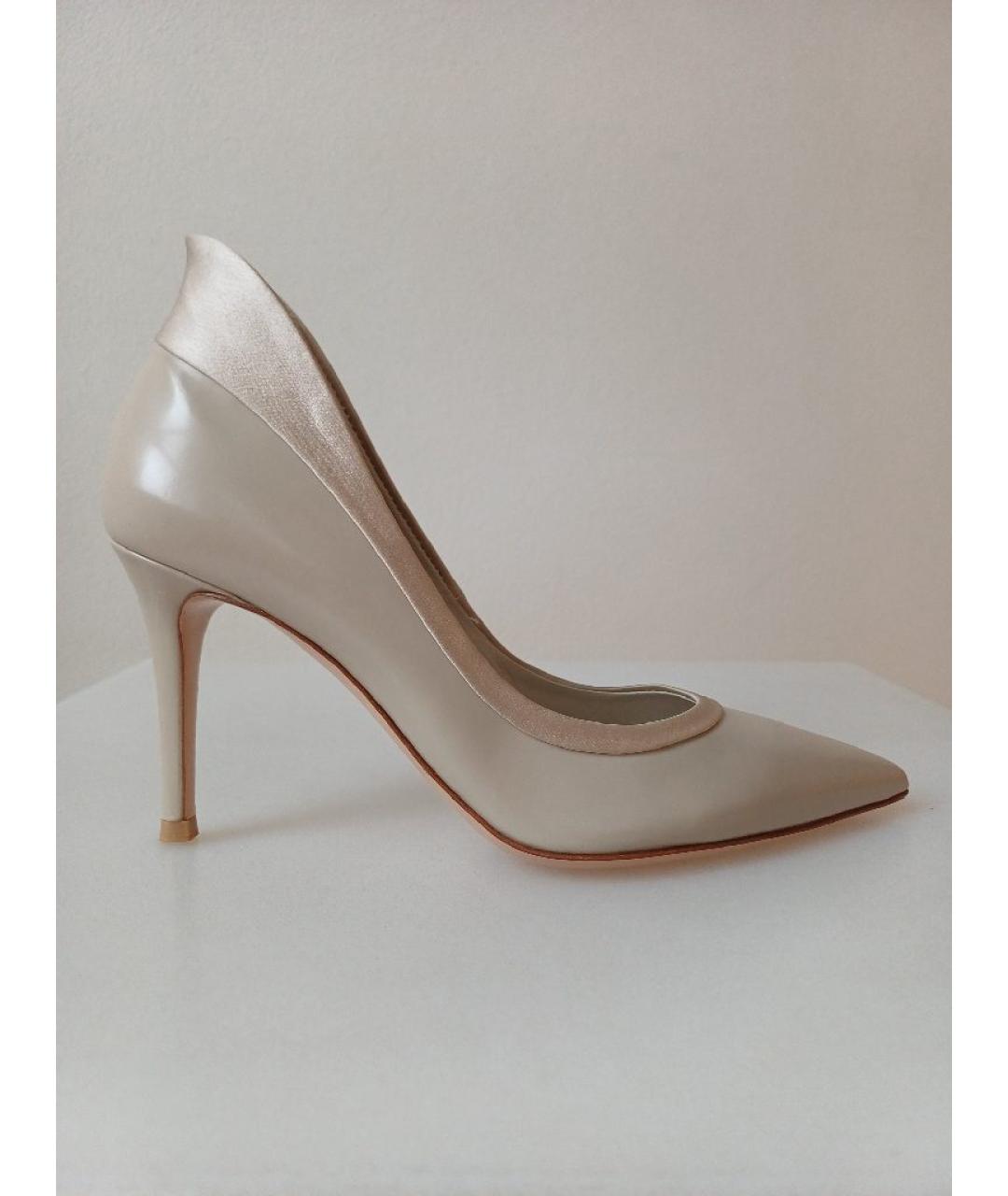 GIANVITO ROSSI Бежевые кожаные туфли, фото 9