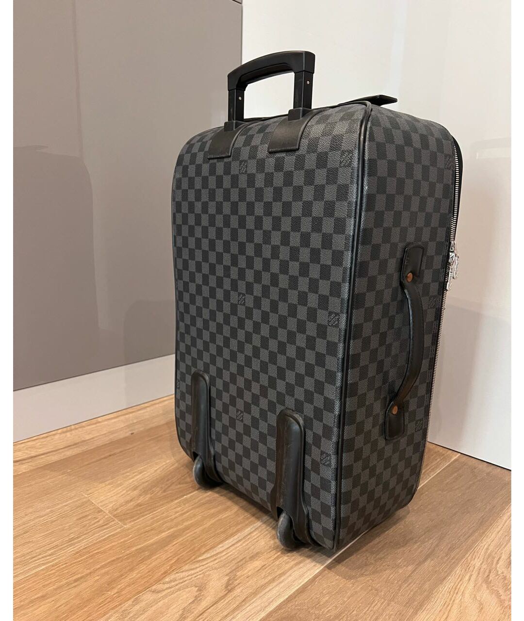 LOUIS VUITTON PRE-OWNED Серый чемодан из искусственной кожи, фото 2