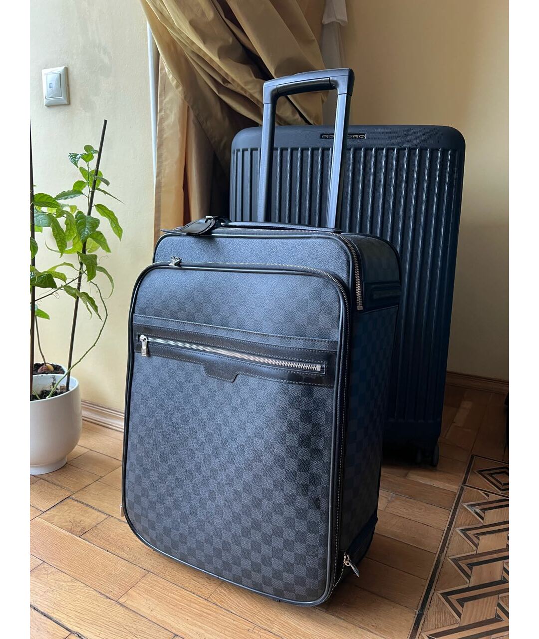 LOUIS VUITTON PRE-OWNED Серый чемодан из искусственной кожи, фото 5