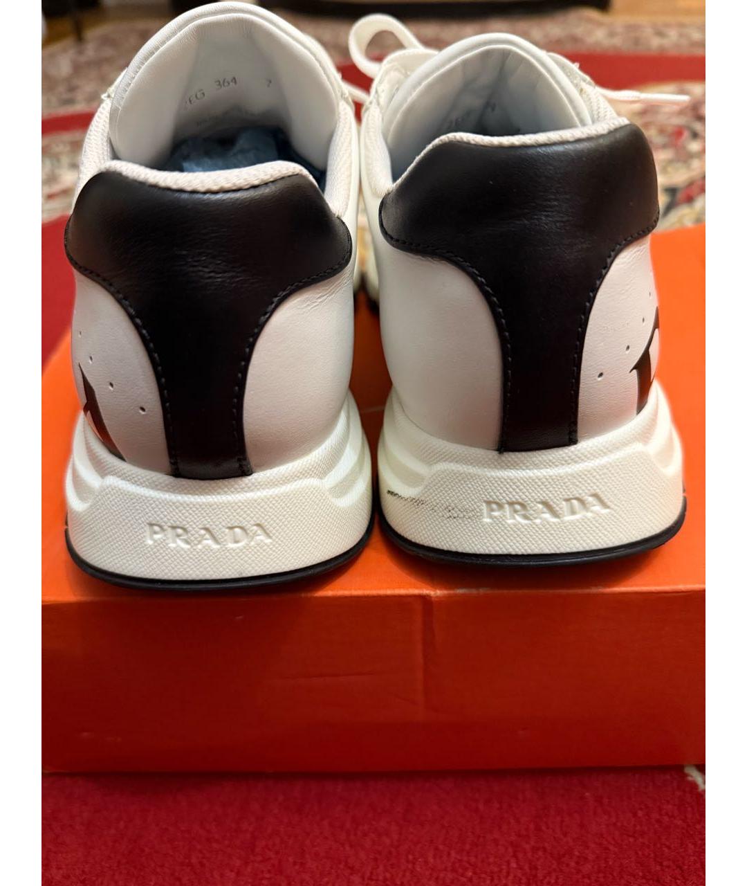 PRADA Белые кожаные низкие кроссовки / кеды, фото 4