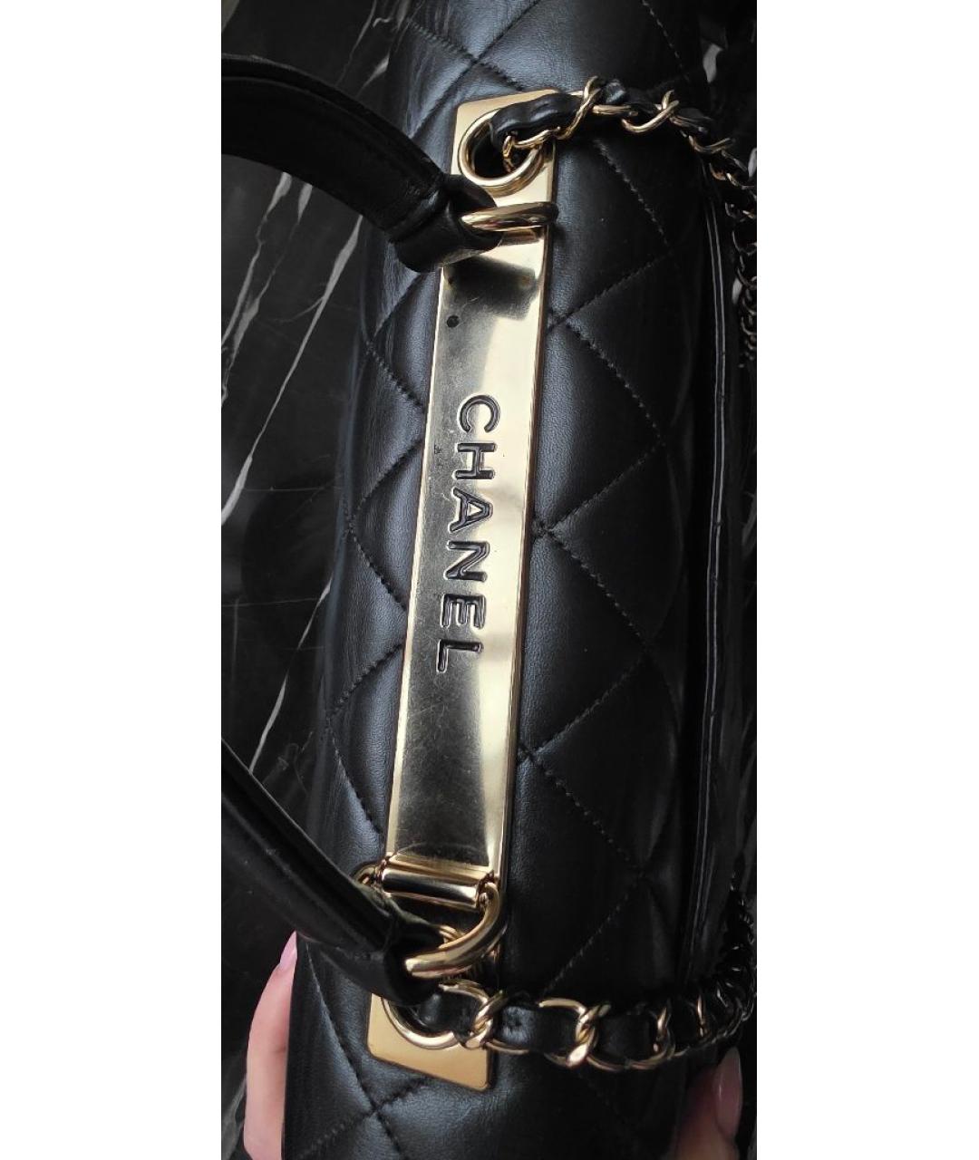 CHANEL Черная кожаная сумка с короткими ручками, фото 7