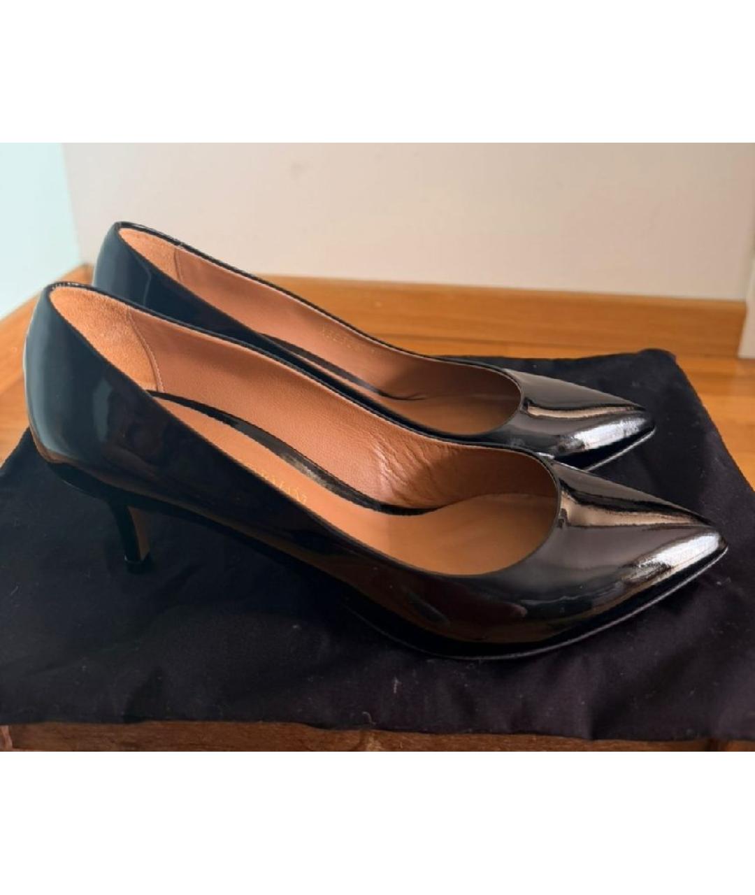 EMPORIO ARMANI Черные лодочки на низком каблуке из лакированной кожи, фото 9