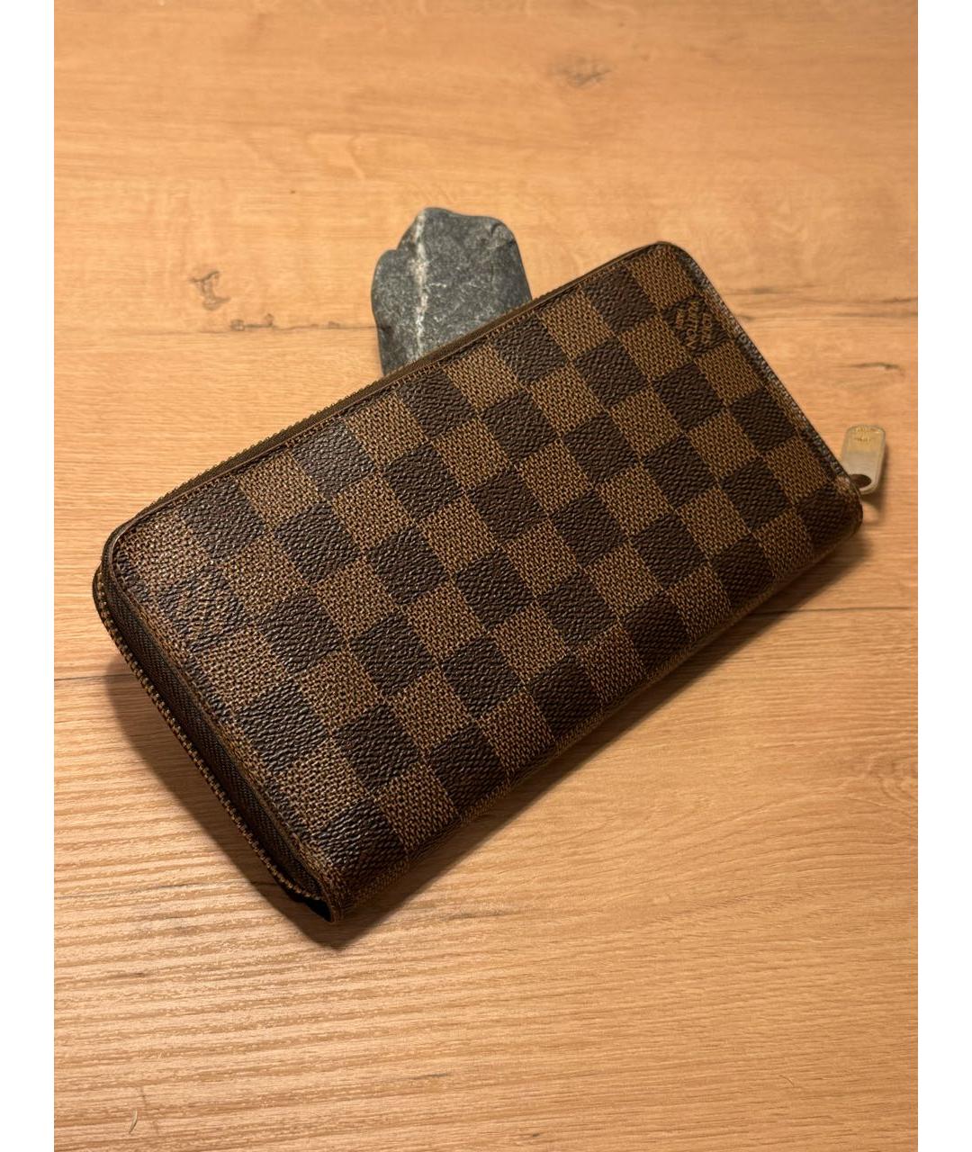 LOUIS VUITTON Коричневый кожаный кошелек, фото 5