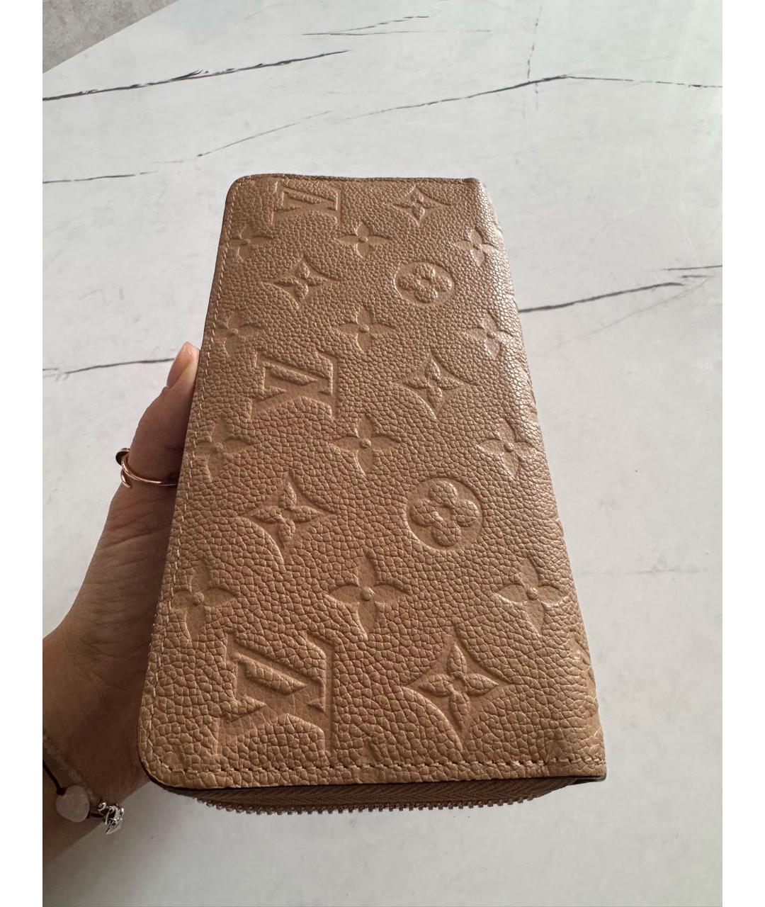 LOUIS VUITTON Бежевый кожаный кошелек, фото 5