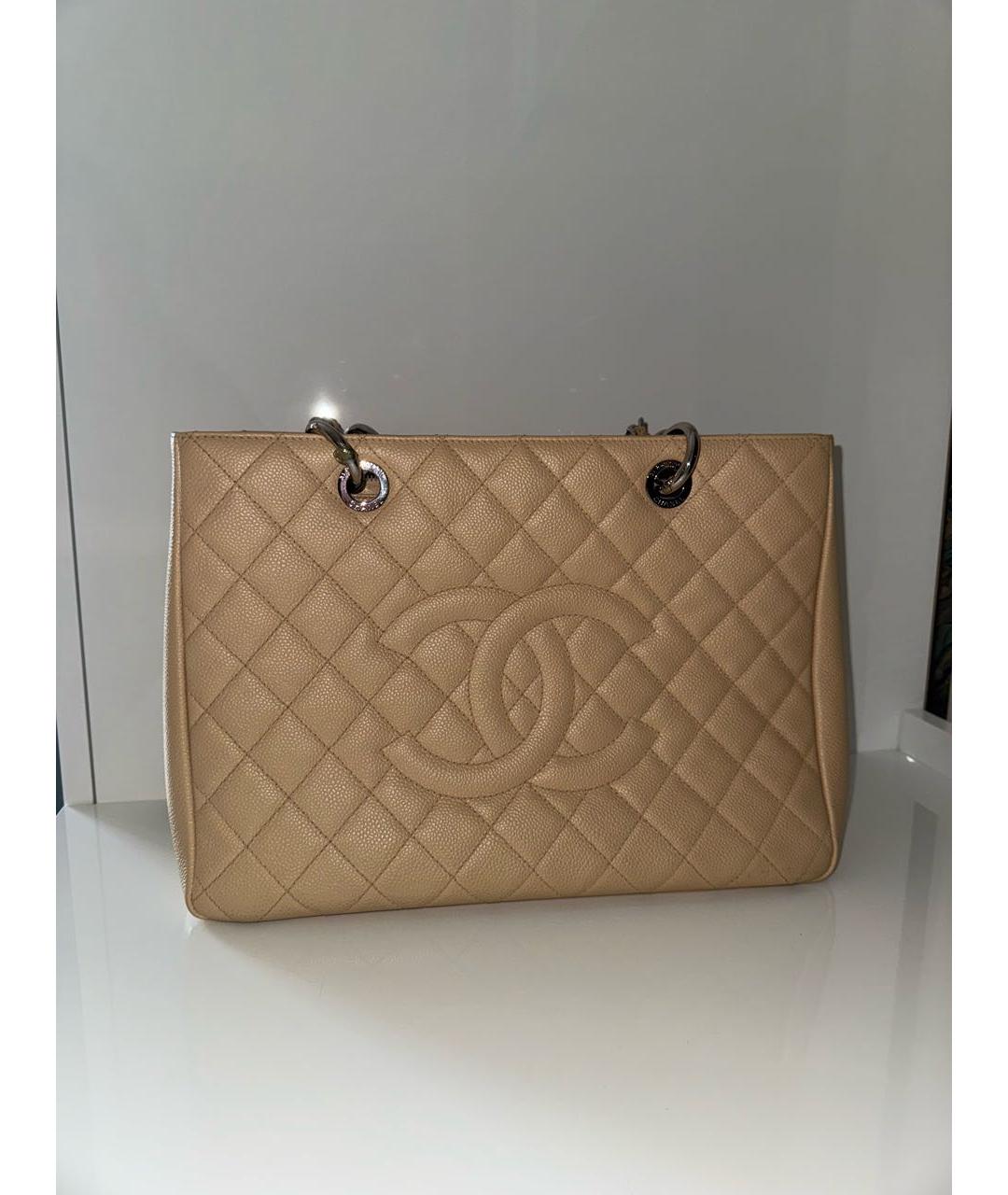 CHANEL Бежевая кожаная сумка с короткими ручками, фото 8