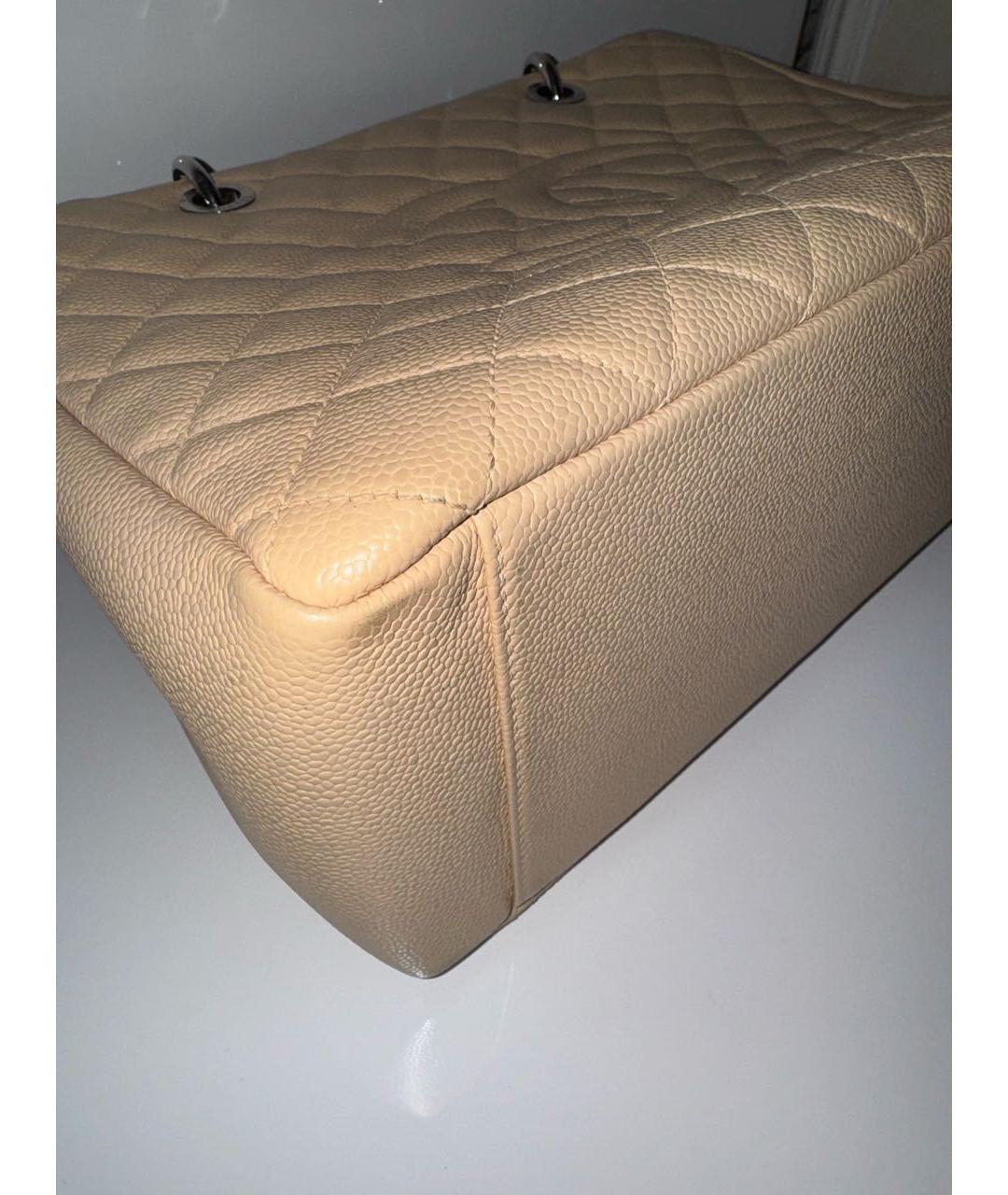 CHANEL Бежевая кожаная сумка с короткими ручками, фото 6
